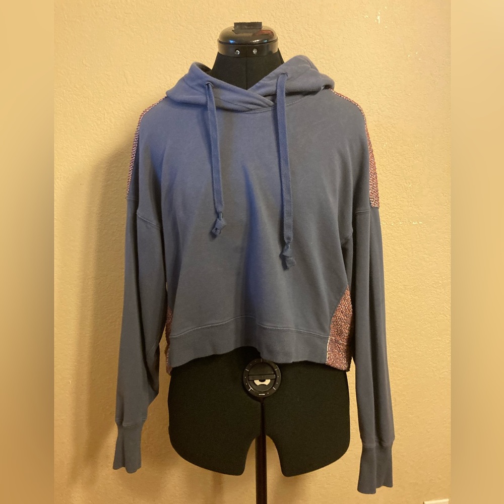 Hooded crop top